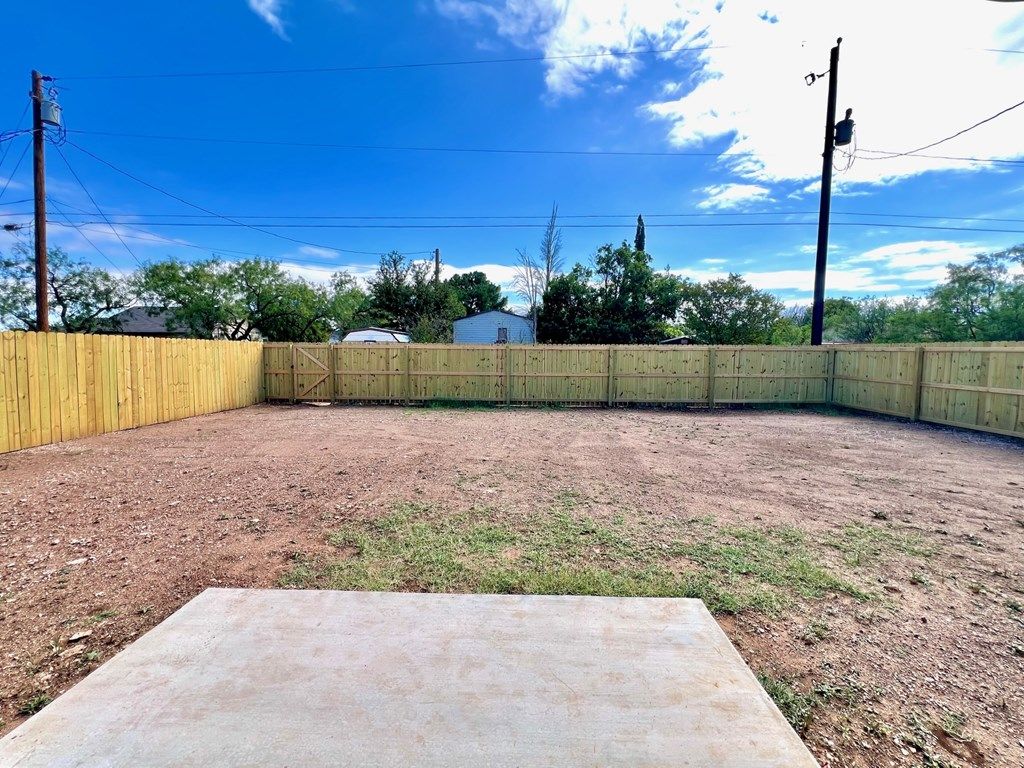 Image 15 of property listing at 313 E 25th St, San Angelo, TX 76903