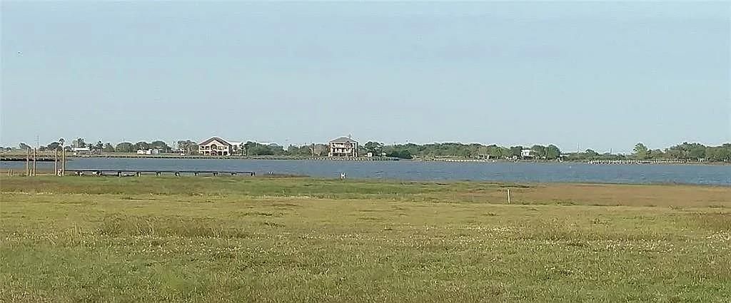 71 Bay Drive, Palacios, TX 77465