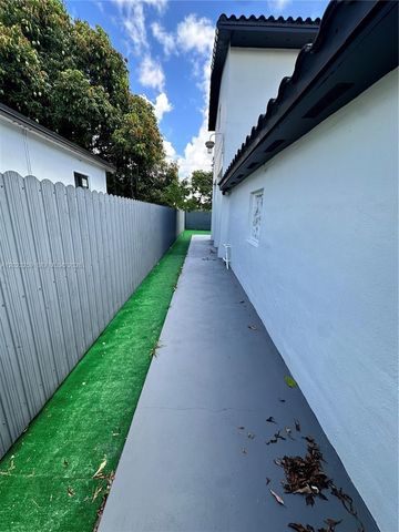 325 W 60th St 0, Hialeah, FL 33012