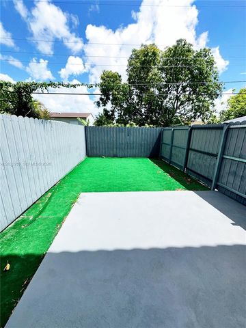 325 W 60th St 0, Hialeah, FL 33012