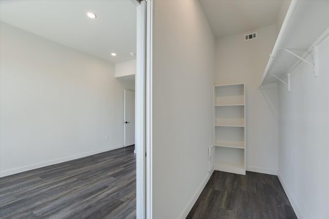 4004 Banister LN 312, Austin, TX 78704