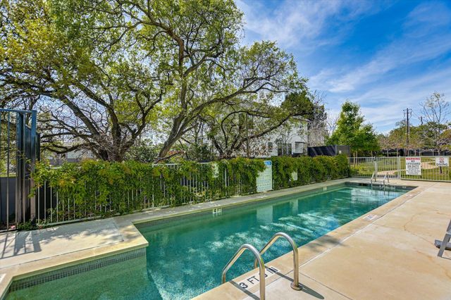 4004 Banister LN 312, Austin, TX 78704