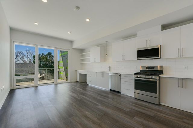 4004 Banister LN 312, Austin, TX 78704