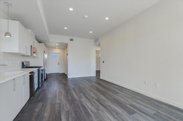 4004 Banister LN 312, Austin, TX 78704