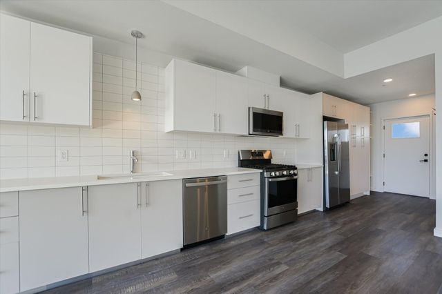 4004 Banister LN 312, Austin, TX 78704