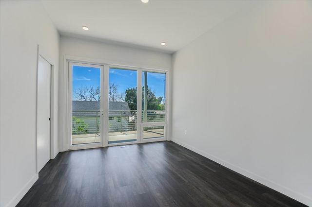 4004 Banister LN 312, Austin, TX 78704