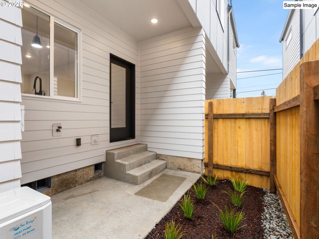 7193 Se CRYSTAL SPRINGS Blvd 8, Portland, OR 97206