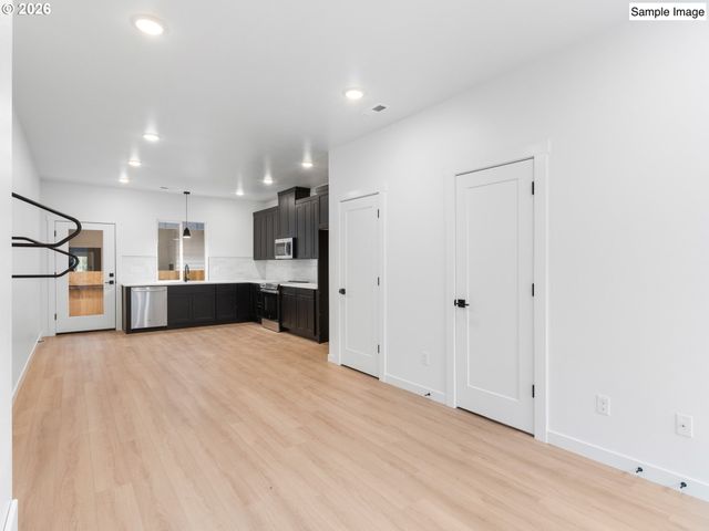 7193 Se CRYSTAL SPRINGS Blvd 8, Portland, OR 97206