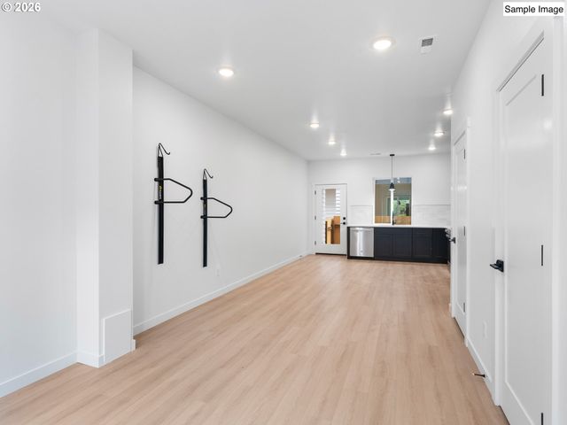 7193 Se CRYSTAL SPRINGS Blvd 8, Portland, OR 97206