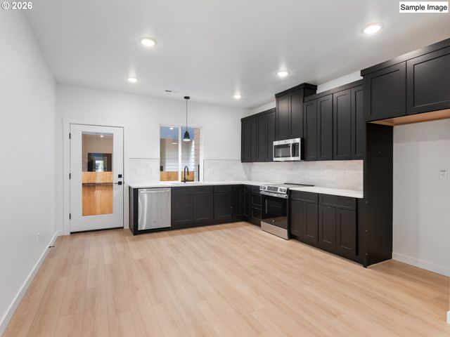 7193 Se CRYSTAL SPRINGS Blvd 8, Portland, OR 97206