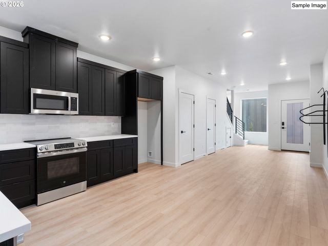 7193 Se CRYSTAL SPRINGS Blvd 8, Portland, OR 97206