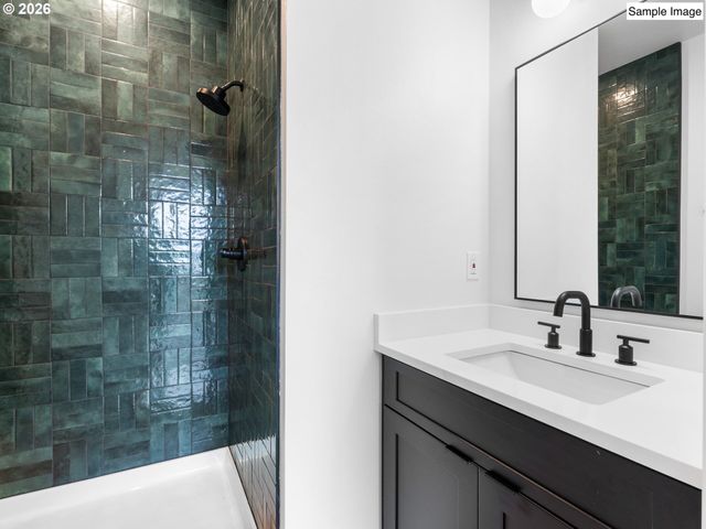 7193 Se CRYSTAL SPRINGS Blvd 8, Portland, OR 97206