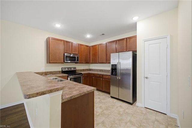 2469 Leytonstone Dr Apt 106, Chesapeake, VA 23321