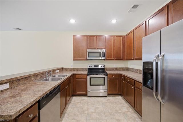 2469 Leytonstone Dr Apt 106, Chesapeake, VA 23321