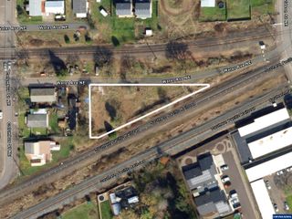 2240 Water Av NE, Albany, OR 97321