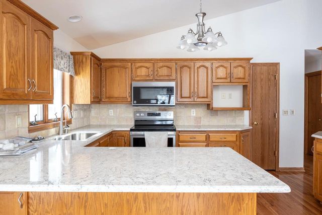 527 APPLEWOOD DRIVE, Kimberly, WI 54136