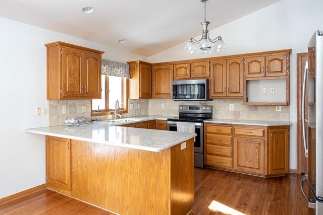 527 APPLEWOOD DRIVE, Kimberly, WI 54136