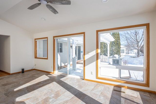 527 APPLEWOOD DRIVE, Kimberly, WI 54136