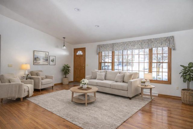 527 APPLEWOOD DRIVE, Kimberly, WI 54136