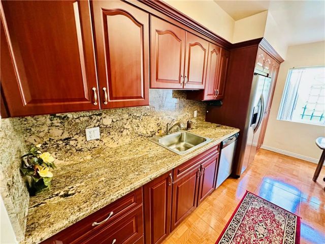 6225 Coldwater Canyon Avenue 117, North Hollywood, CA 91606