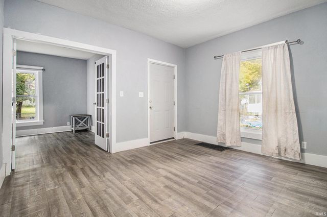 2006 Leer Street, South Bend, IN 46613