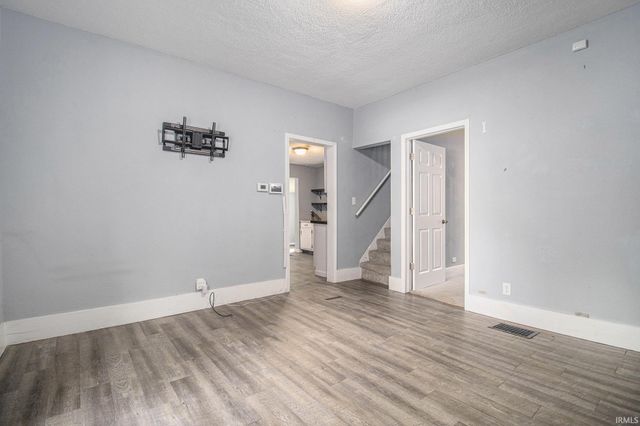 2006 Leer Street, South Bend, IN 46613