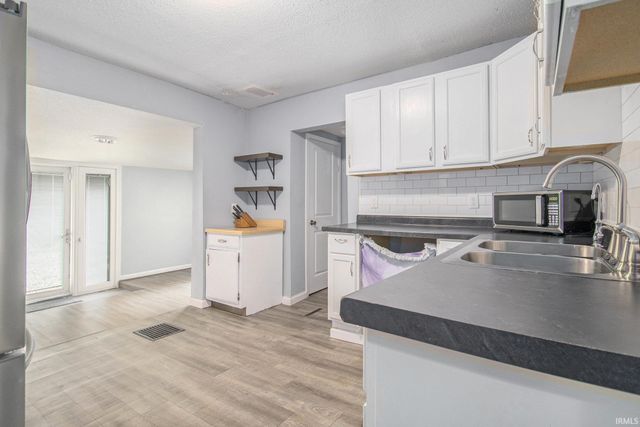 2006 Leer Street, South Bend, IN 46613