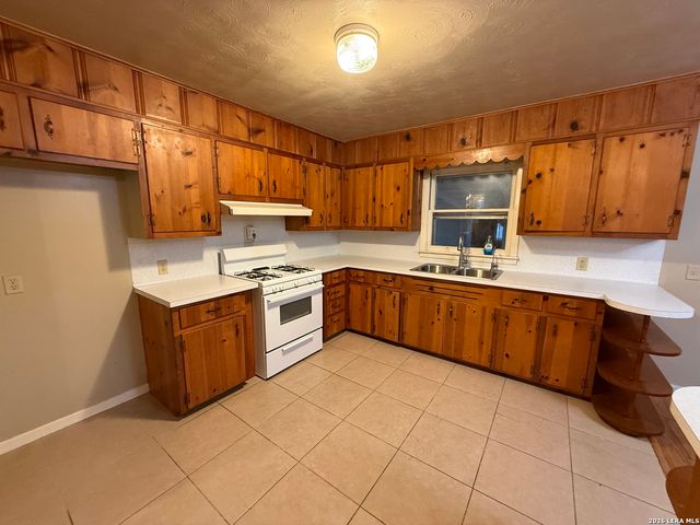 555 N Union Ave, New Braunfels, TX 78130
