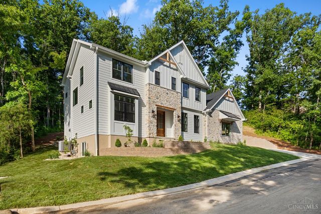9004 Old Creek Trail, Montgomery, OH 45249