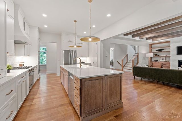 9004 Old Creek Trail, Montgomery, OH 45249