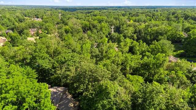 9004 Old Creek Trail, Montgomery, OH 45249