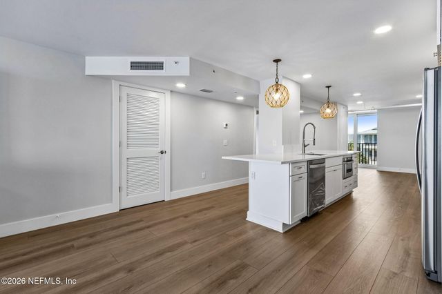 275 1ST Street S 304, Jacksonville Beach, FL 32250