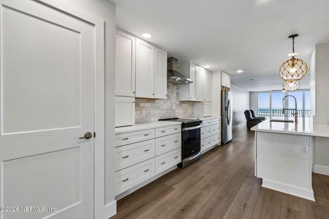 275 1ST Street S 304, Jacksonville Beach, FL 32250