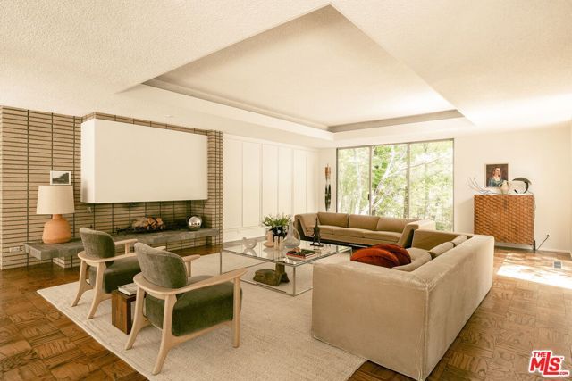 832 Canon Drive, Pasadena, CA 91106