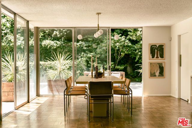 832 Canon Drive, Pasadena, CA 91106