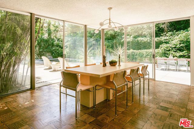 832 Canon Drive, Pasadena, CA 91106