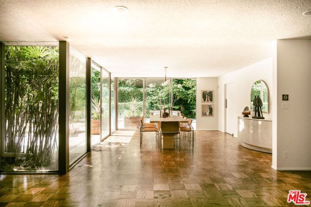 832 Canon Drive, Pasadena, CA 91106