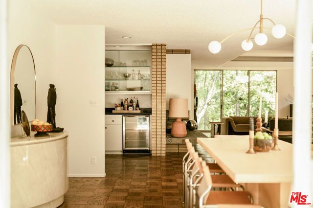 832 Canon Drive, Pasadena, CA 91106