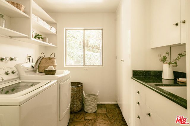 832 Canon Drive, Pasadena, CA 91106