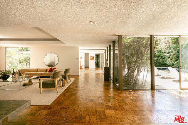 832 Canon Drive, Pasadena, CA 91106