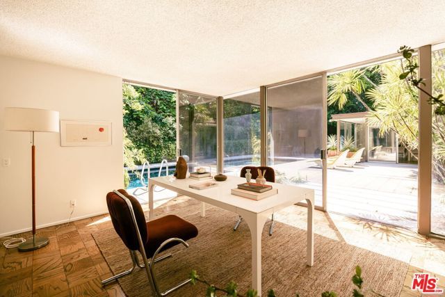 832 Canon Drive, Pasadena, CA 91106