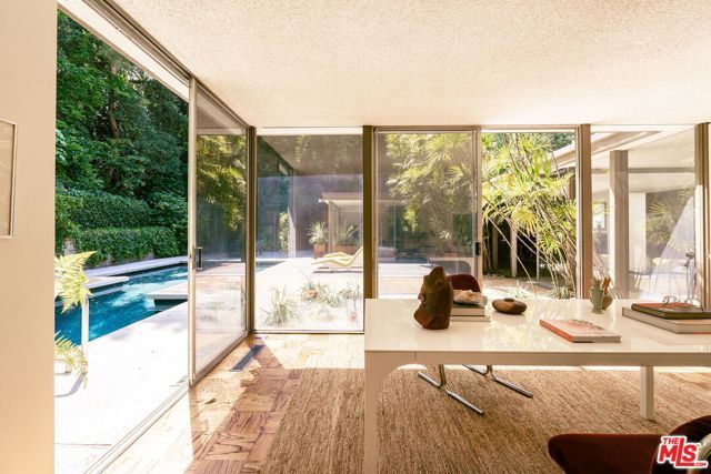 832 Canon Drive, Pasadena, CA 91106