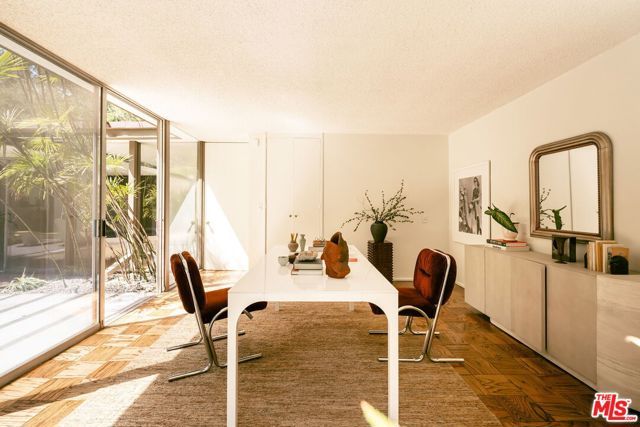 832 Canon Drive, Pasadena, CA 91106