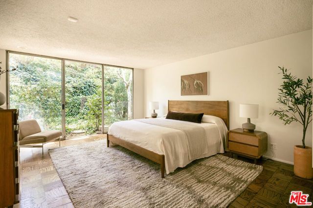 832 Canon Drive, Pasadena, CA 91106