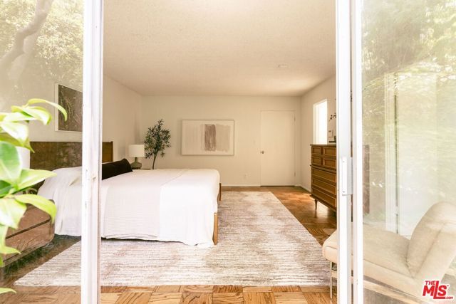 832 Canon Drive, Pasadena, CA 91106