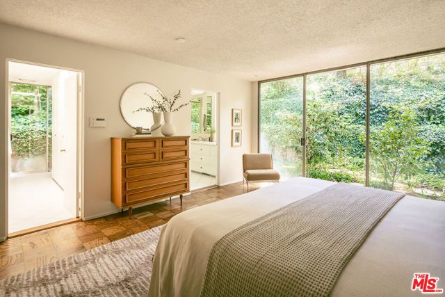 832 Canon Drive, Pasadena, CA 91106