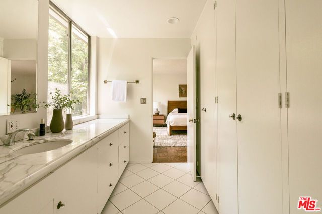 832 Canon Drive, Pasadena, CA 91106