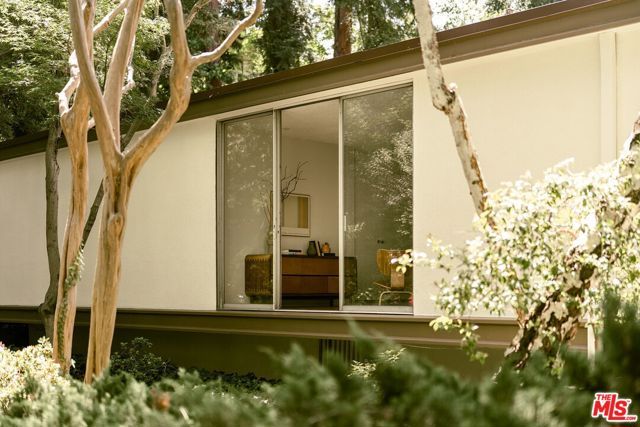 832 Canon Drive, Pasadena, CA 91106