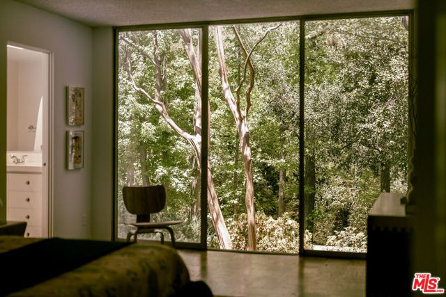 832 Canon Drive, Pasadena, CA 91106