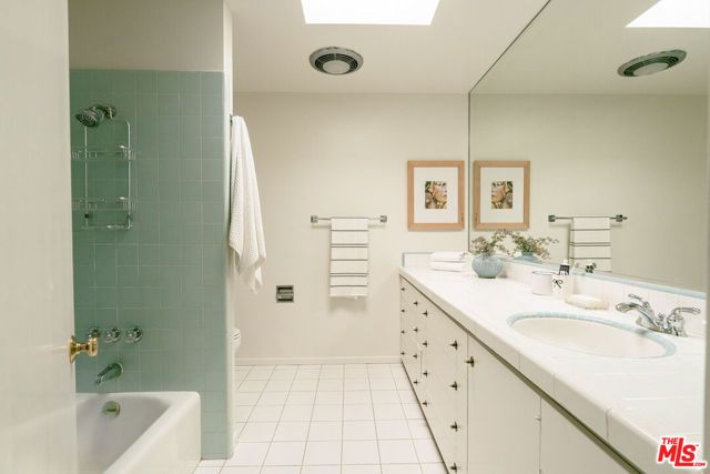 832 Canon Drive, Pasadena, CA 91106